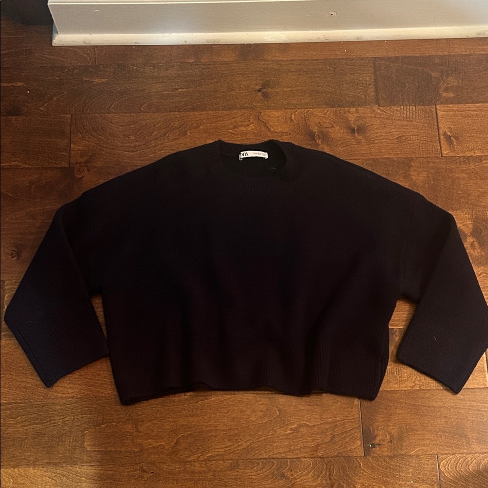 2024 Zara cropped boxy navy sweater M never worn